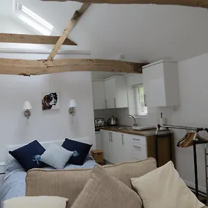 The Old Stables, Whitehall Farmhouse, Oakington Apartment