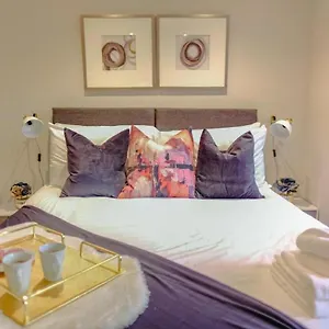 Catharine House Apartment